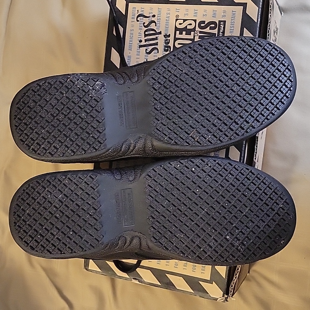 Nonslip shoes - Picture 4 of 6